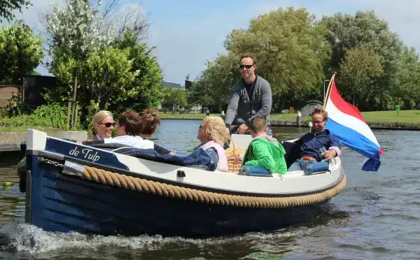 Weco 635 sloep van Vaarpleier bootverhuur in Jachthaven Naarden