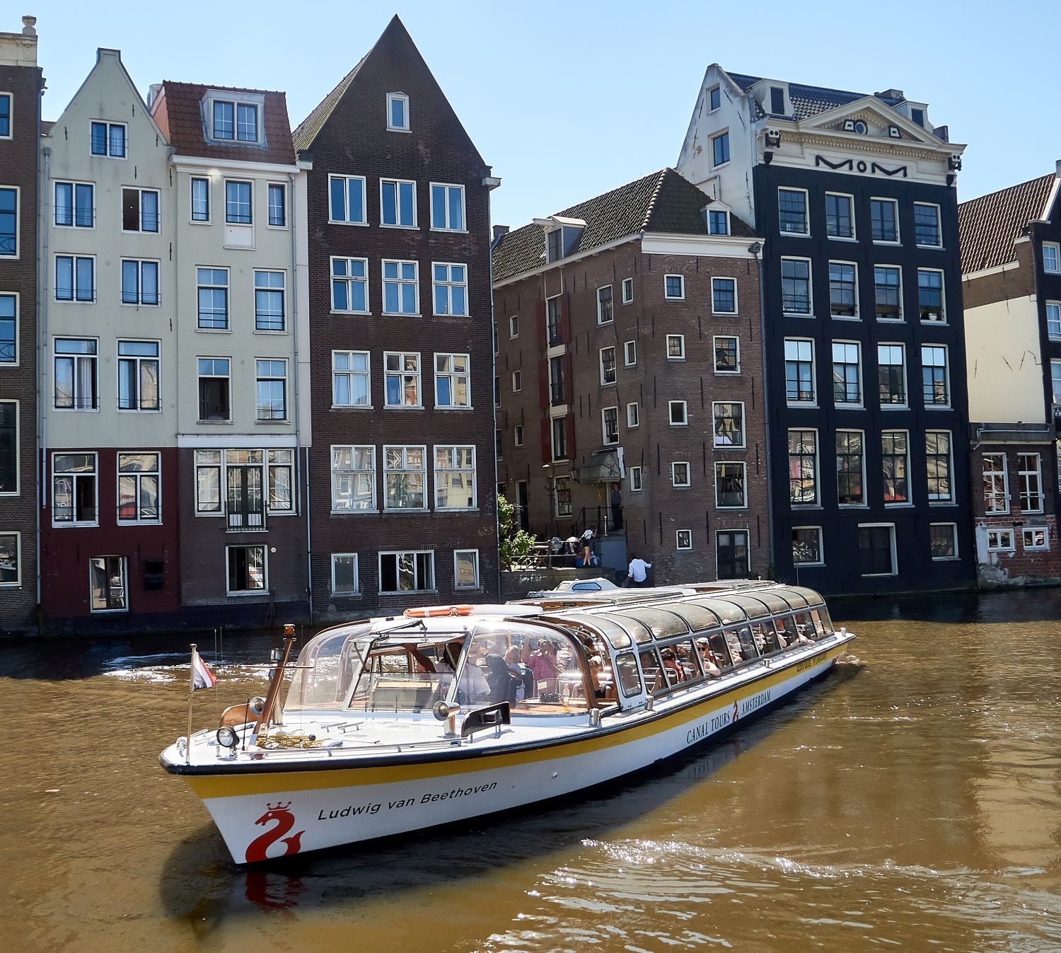 CTA 100 Highlights Cruise typical Amsterdam Damrak resize