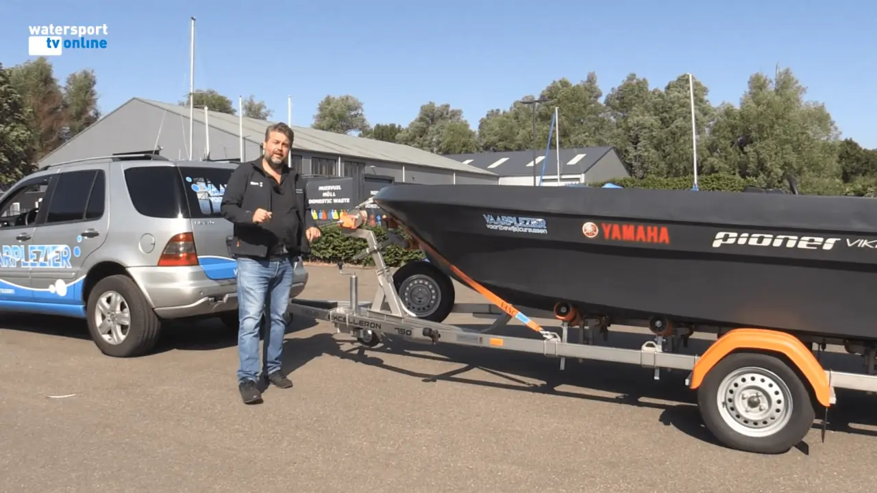 Boot op boottrailer met Arjen voor de cursus boottrailer rijden en hellen van Vaarplezier